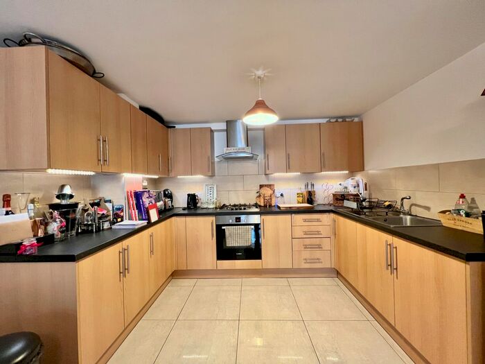 3 Bedroom Flat To Rent In Nuxley Road, Belvedere, DA17