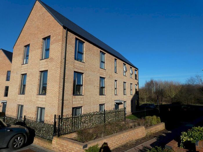 2 Bedroom Flat To Rent In Parkside Crescent, Ketley, Telford, TF1