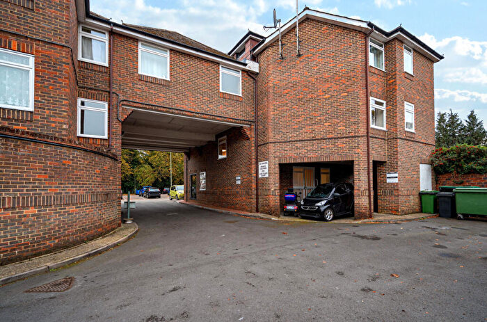 1 Bedroom Flat For Sale In Market Square, Alton, Hampshire, GU34