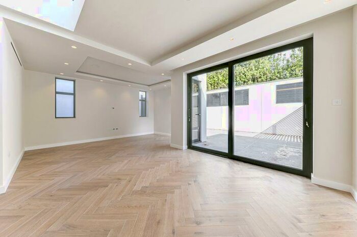 2 Bedroom Apartment To Rent In Regents Park Road, Finchley, N3