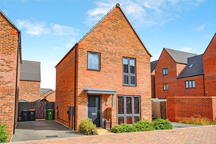 3 Bedroom Detached House For Sale In Hawthorn Lane, Houghton Regis, Dunstable, Bedfordshire, LU5