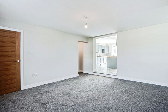 4 Bedroom Detached House For Sale In Wakefield Road, Normanton, WF6