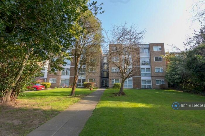 2 Bedroom Flat To Rent In Adelaide Court, Beckenham, BR3
