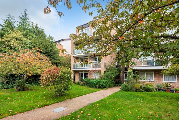 2 Bedroom Flat To Rent In Brackley Road Beckenham, BR3