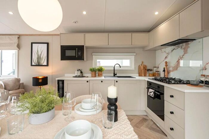 2 Bedroom Caravan For Sale In Knoweside, Croy, Maybole, KA19