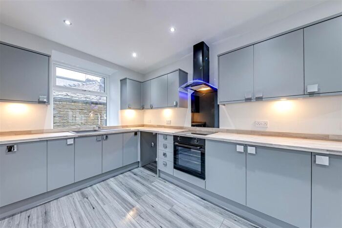 1 Bedroom Flat To Rent In Burnley Road East, Waterfoot, Rossendale, BB4