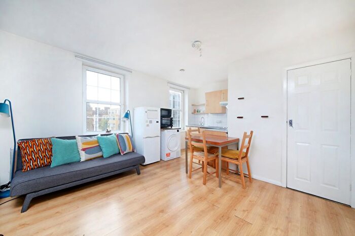 1 Bedroom Terraced House To Rent In Clapham Road, Oval, SW9