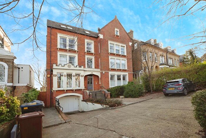 2 Bedroom Flat To Rent In Grove Park, London, SE5