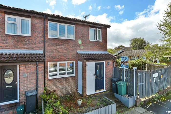3 Bedroom End Of Terrace House For Sale In Hawthorn Close, Redhill, Surrey, RH1
