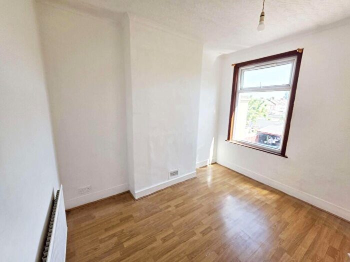 1 Bedroom Flat To Rent In Northfield Road, London, E6