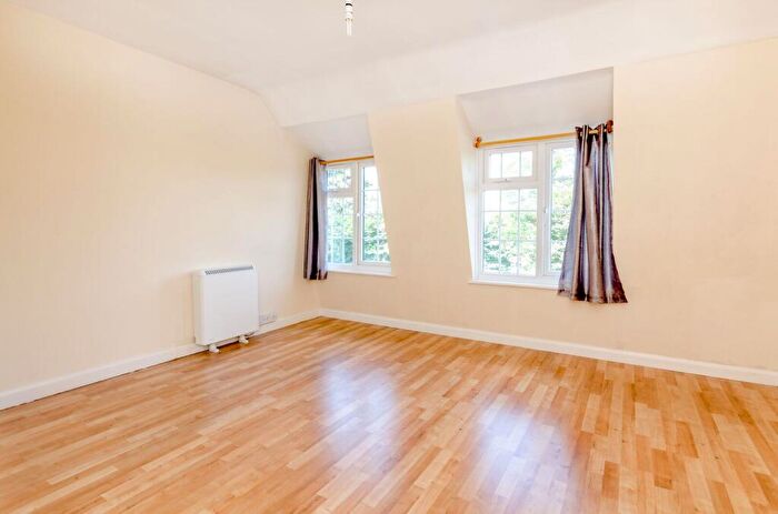 2 Bedroom Flat To Rent In London Road, Burpham, Guildford, GU4