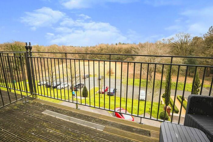 2 Bedroom Flat For Sale In Kingswood Park, Kingswood, Frodsham, WA6