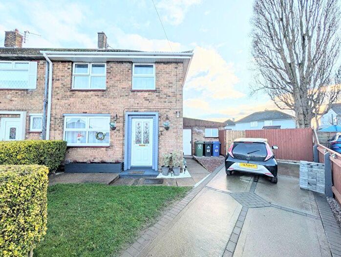 3 Bedroom End Of Terrace House For Sale In St. Ives Crescent, Grimsby, DN34
