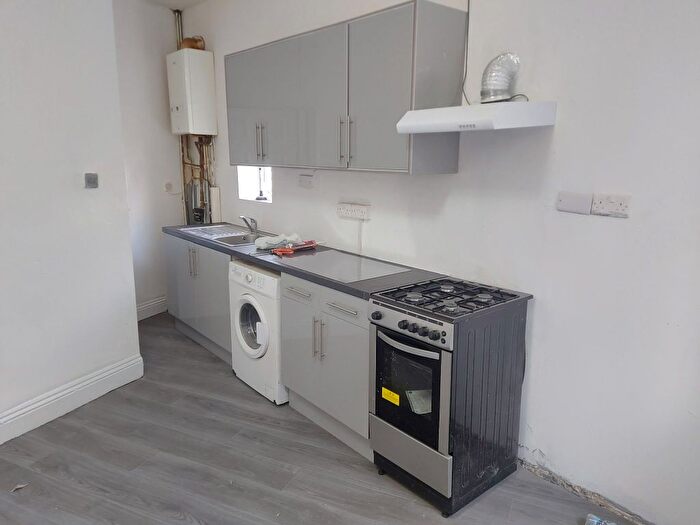 2 Bedroom Terraced House To Rent In Cranbrook Street, Bradford, BD5