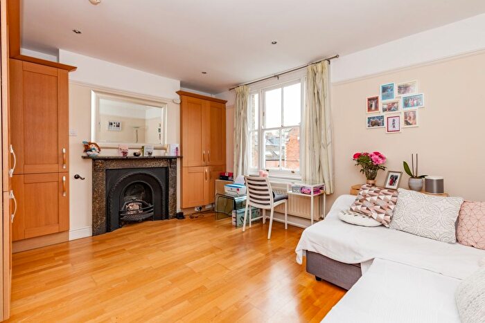 1 Bedroom Flat To Rent In Walton Crescent, Oxford, OX1