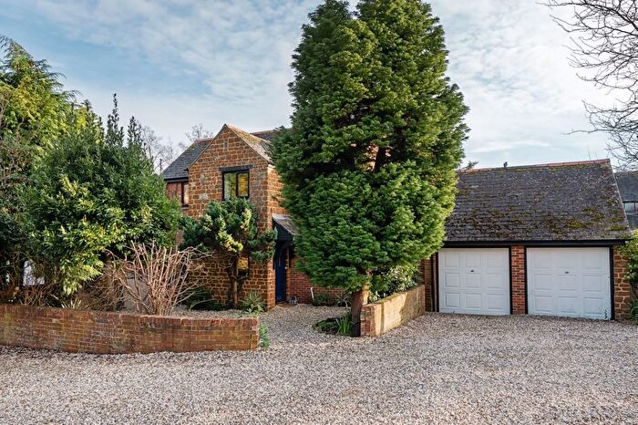 4 Bedroom Detached House For Sale In Hopcraft Lane, Deddington, Banbury, OX15