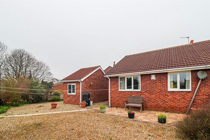 2 Bedroom Semi-Detached Bungalow For Sale In Farm Gardens, Streethouse, Pontefract, WF7