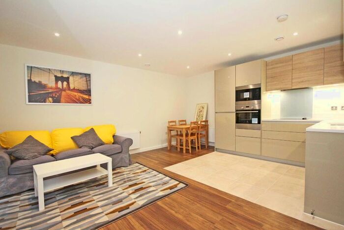 1 Bedroom Flat To Rent In Palmerston Road, London, W3