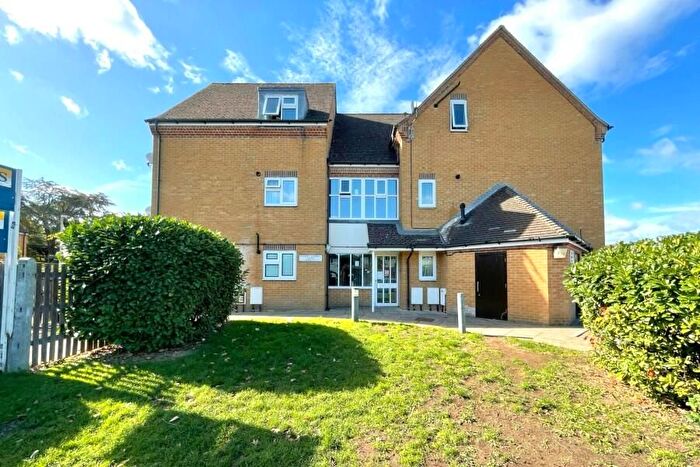 1 Bedroom Flat For Sale In Harrison Way, Shepperton, TW17