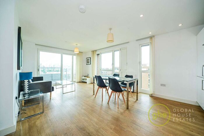 3 Bedroom Flat To Rent In Jefferson Plaza, Bromley By Bow, London, E3