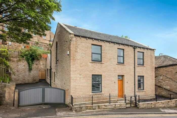 4 Bedroom Detached House To Rent In Thatcher House, Turnshaw Road, Kirkburton, Huddersfield, HD8