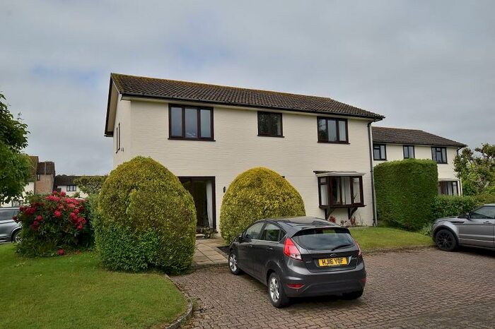 2 Bedroom Flat To Rent In Rothbury Park, New Milton, Hampshire., BH25