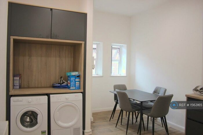 1 Bedroom Flat To Rent In Memorial Road, Worsley, Manchester, M28