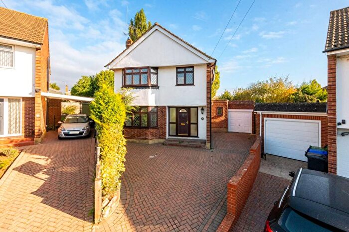 4 Bedroom Detached House For Sale In Minton Rise, Taplow, Maidenhead, SL6