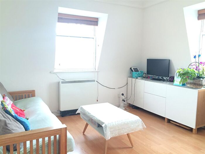 1 Bedroom Flat To Rent In Borough High Street, London, SE1