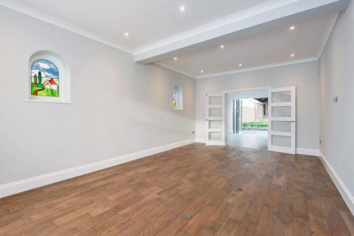 5 Bedroom House To Rent In North Chingford, E4