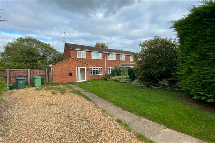 3 Bedroom End Of Terrace House To Rent In Otters Brook, Buckingham, MK18
