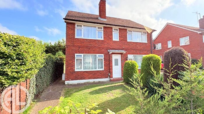 2 Bedroom Maisonette For Sale In Lawrence Avenue, Letchworth Garden City, SG6