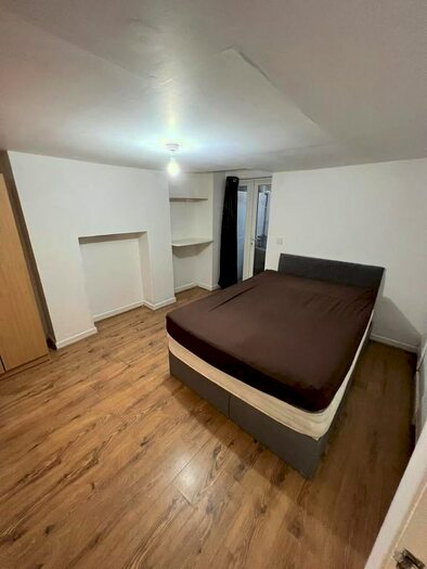 Studio To Rent In Milkwood Road, London, SE24