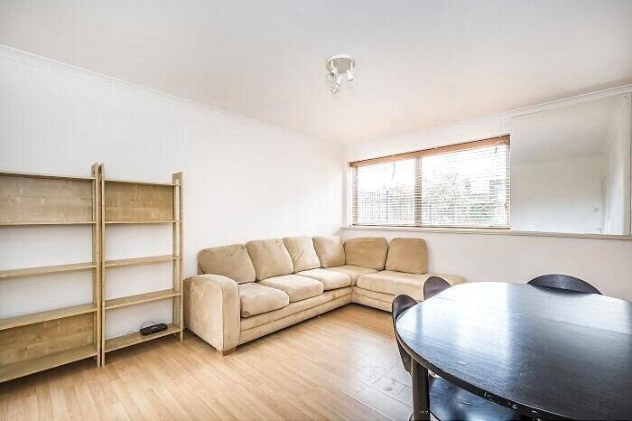2 Bedroom Flat To Rent In Parkgate Road, Battersea Park, SW11