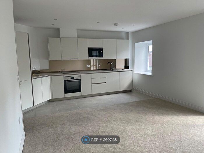 3 Bedroom Flat To Rent In Aspen Road, High Wycombe, HP10