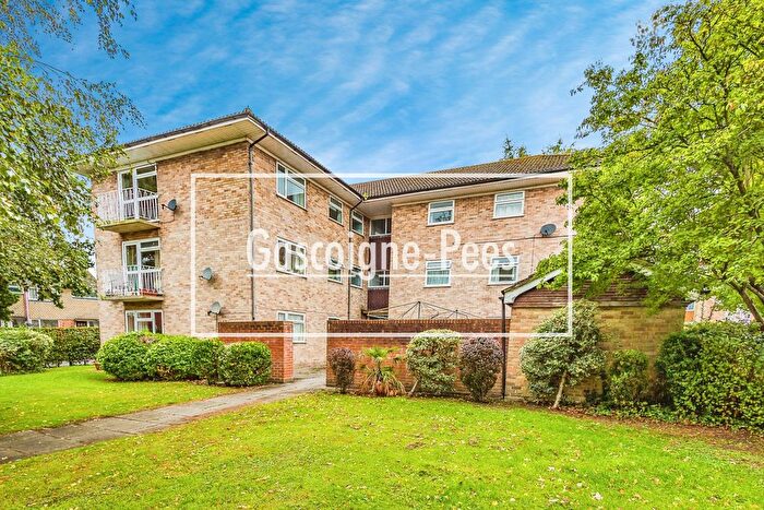 2 Bedroom Flat To Rent In Stephens Road, Tadley, RG26