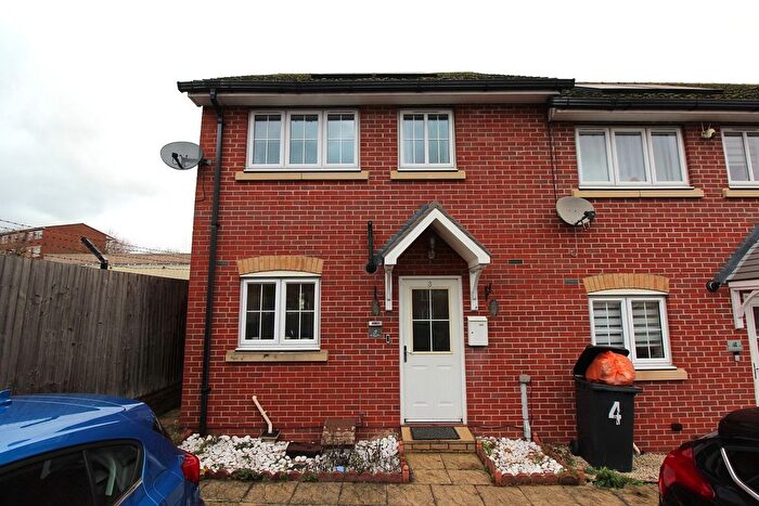 3 Bedroom End Terrace House To Rent In St. James Drive, RM3