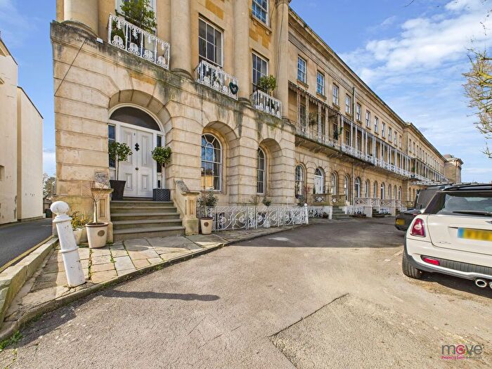 2 Bedroom Flat To Rent In Queens Parade, Cheltenham, GL50