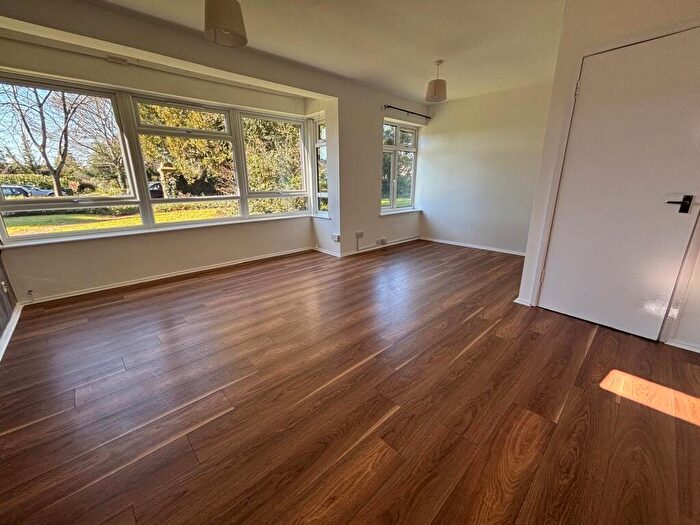 2 Bedroom Flat To Rent In Guys Cliffe Avenue, Leamington Spa, CV32