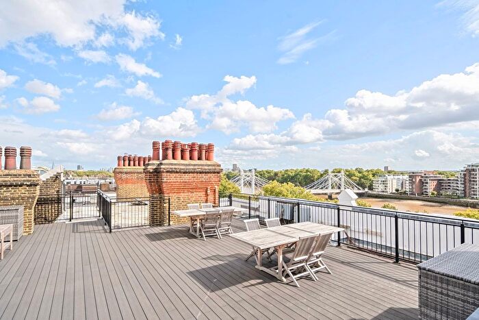 3 Bedroom Flat To Rent In Cheyne Walk, London, SW3