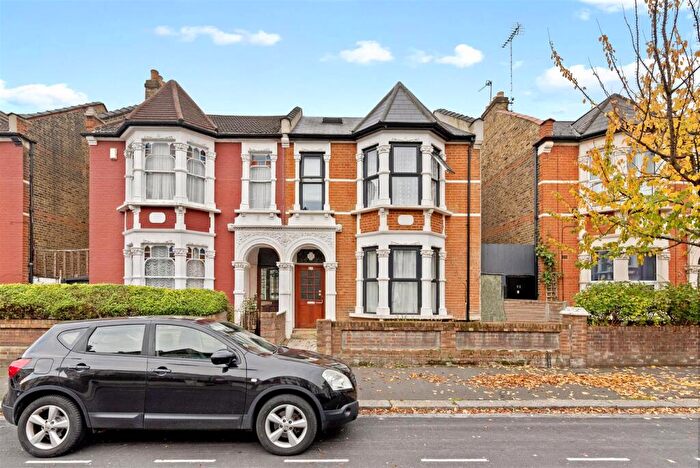 2 Bedroom Duplex For Sale In Lausanne Road, London, N8