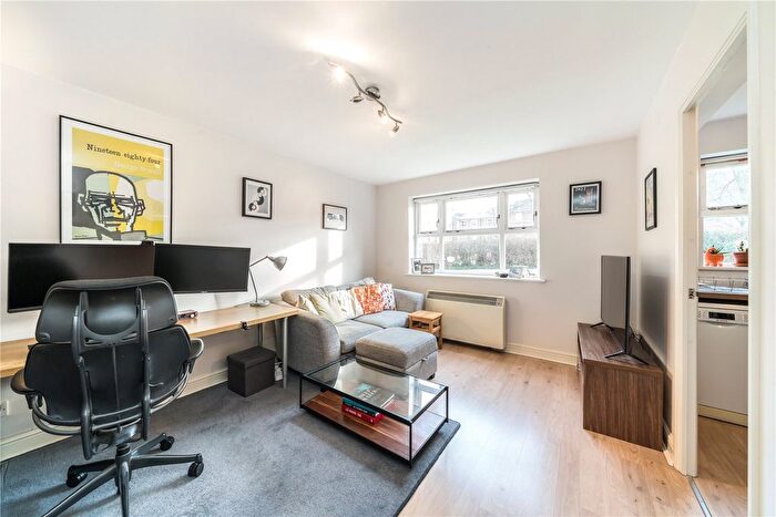 1 Bedroom Flat For Sale In Henry Doulton Drive, London, SW17