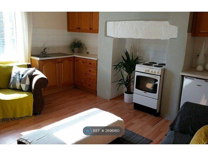 3 Bedroom Terraced House To Rent In Blackhouse Road, Huddersfield, HD2