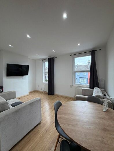 1 Bedroom Flat To Rent In Markhouse Avenue, London, E17