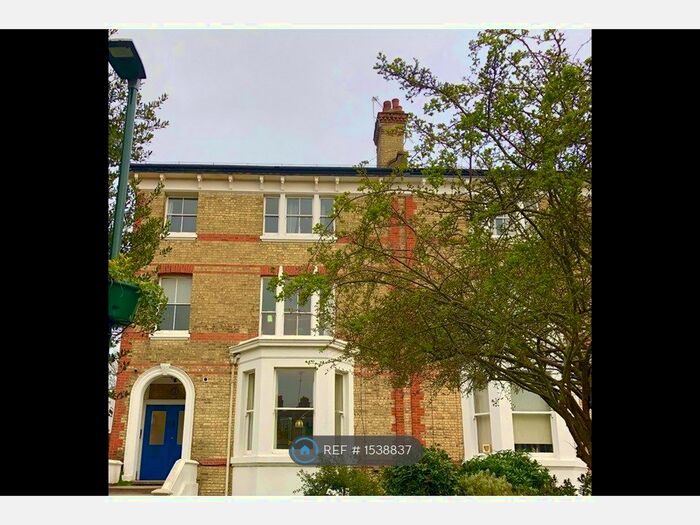 2 Bedroom Flat To Rent In The Barons, Twickenham, TW1