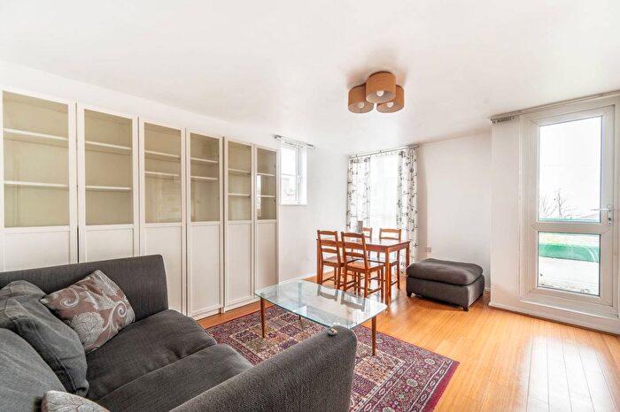 1 Bedroom Flat To Rent In Midwood Close, Dollis Hill, London, NW2