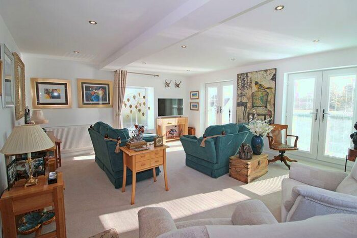 2 Bedroom Flat For Sale In London Road South, Poynton, SK12