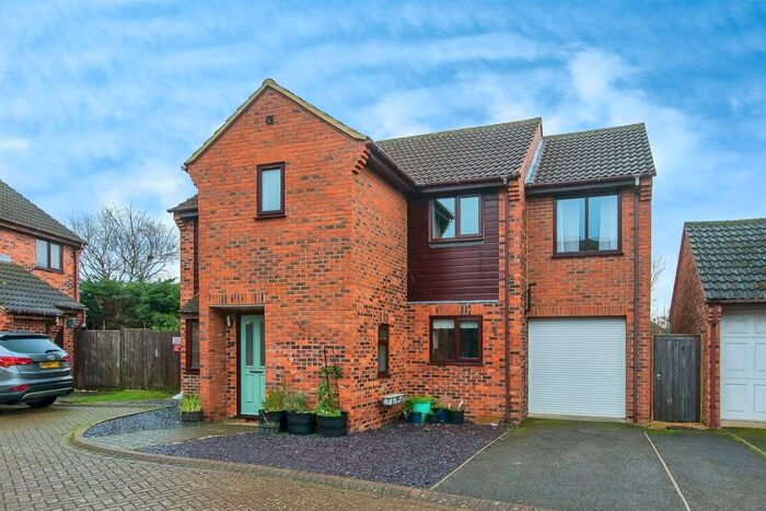 5 Bedroom Detached House For Sale In Woburn Court, Stilton, Peterborough, PE7