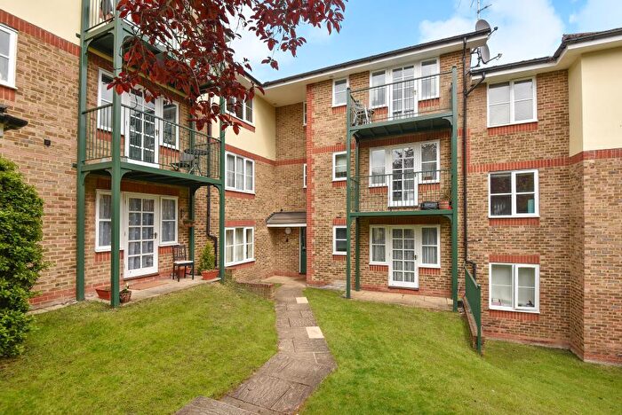 2 Bedroom Apartment To Rent In Alexandra Park, High Wycombe, HP11