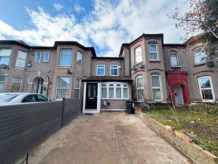 3 Bedroom Terraced House To Rent In Mansfield Road, Ilford, IG1